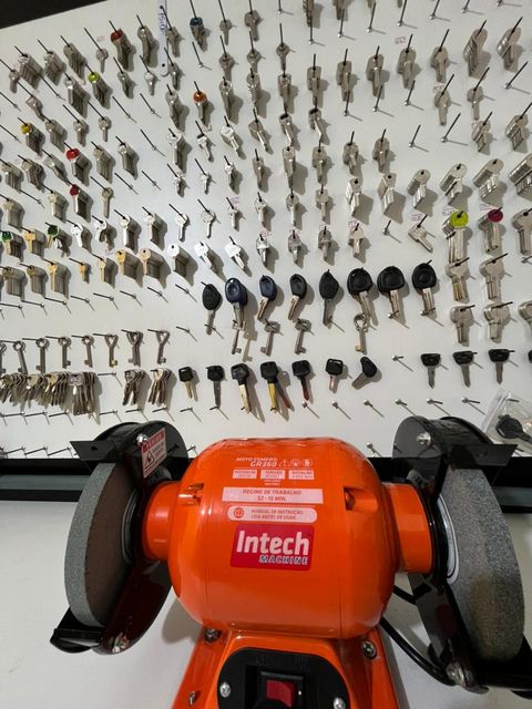 Mais de 200 tipos de chaves disponíveis — Chaveiro Líder
